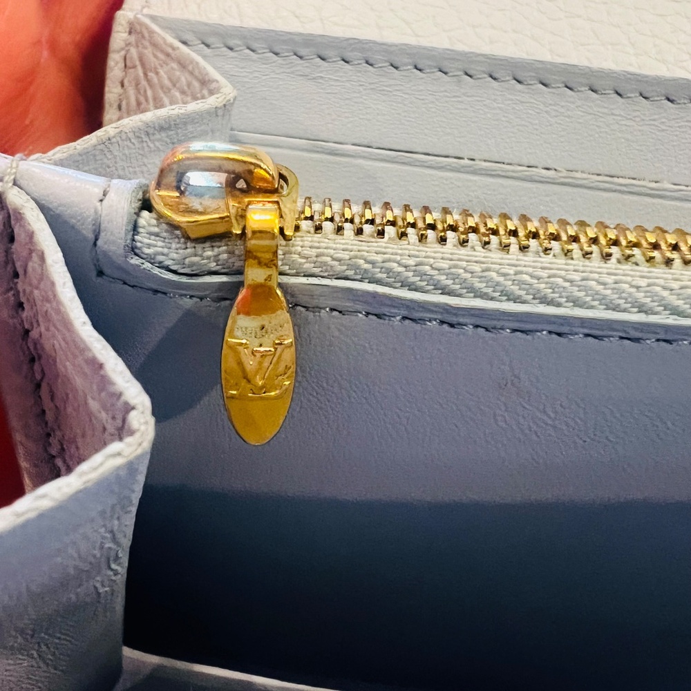 Louis Vuitton Blue Wallet with Iconic LV Logo - Picture 8 of 16